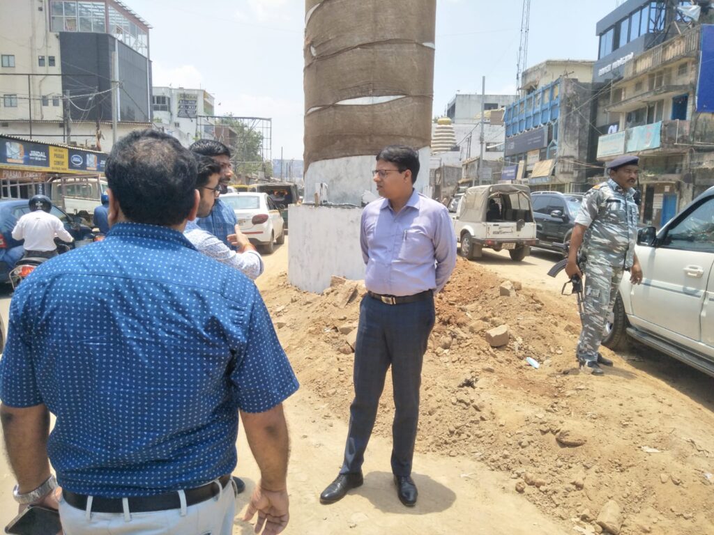 फ्लाईओवर कार्य में तेजी लाते हुए जल्द से जल्द तय सीमा में पूरा कराना सुनिश्चित करें : रांची डीसी