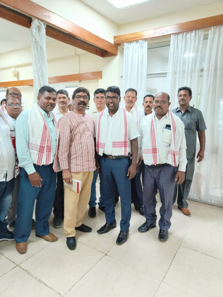 सीएम से अंडमान और निकोबार में रहने वाले झारखंड के आदिवासी-मूलवासी श्रमिकों ने मुलाकात की