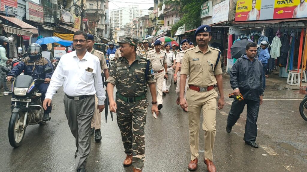 बकरीद व रथ मेला को लेकर रांची पुलिस ने किया फ्लैग मार्च
