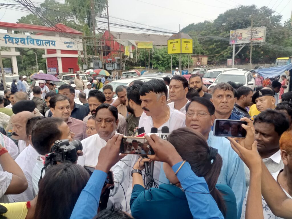 Jharkhand Congress takes out a march against the arrogant Modi government at the Center