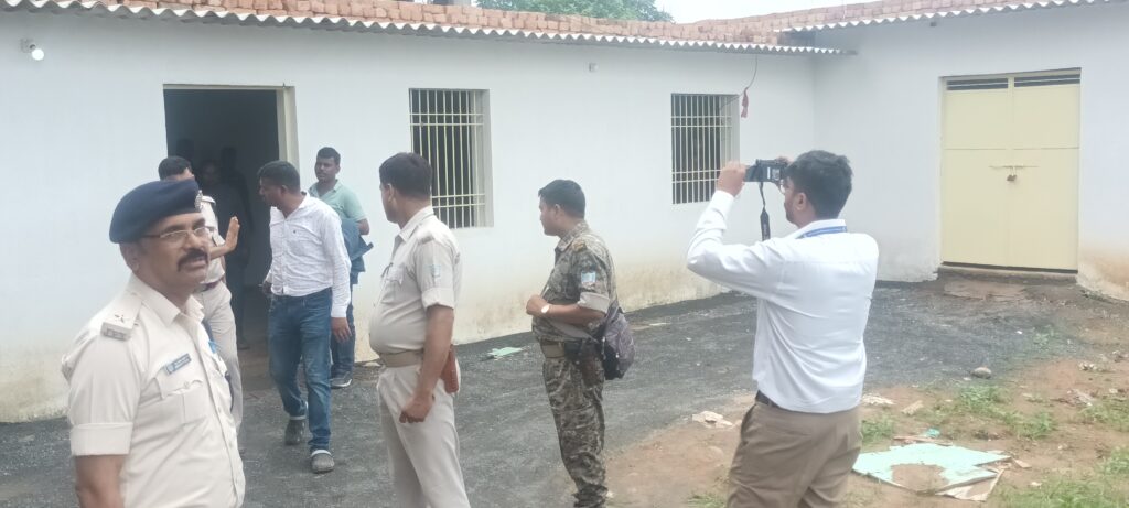 Subhash Munda murder case: Forensic team reached. Daldali Chowk jammed by keeping the dead body in the road