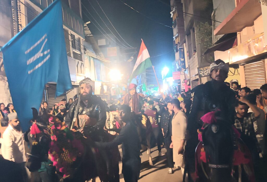 देर रात निकला नौवीं मुहर्रम जुलूस । ढोल-तासे से गूँजा शहर