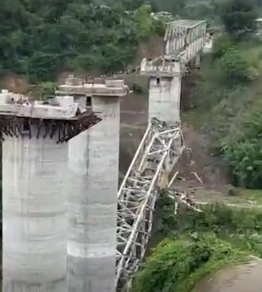 Big Breaking: Railway bridge collapses in Mizoram | 17 laborers died