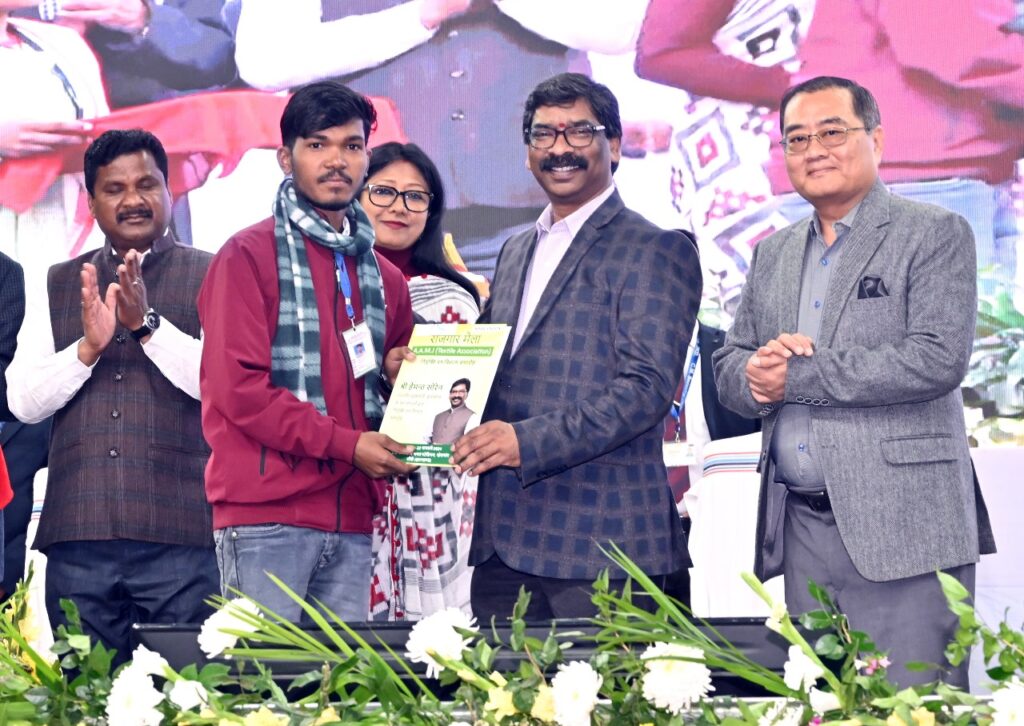 CM ने कहा- झारखंडियों को 75% नौकरी मिले | इसको लेकर कानून बनाया Jharkhand districts news | jharkhand latest news | jharkhand latest hindi news | jharkhand news box bharat