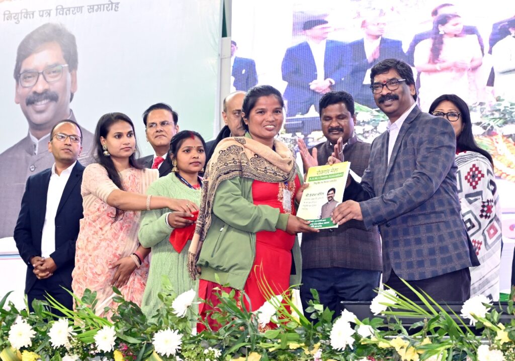 CM said- Jharkhandis should get 75% jobs. made a law regarding this