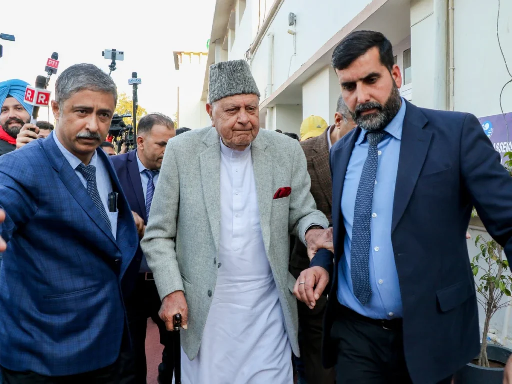 जम्मू के ग्रेटर कैलाश में शादी समारोह के दौरान फायरिंग की घटना में सुरक्षित बचे जम्मू-कश्मीर के पूर्व मुख्यमंत्री फारूक अब्दुल्ला