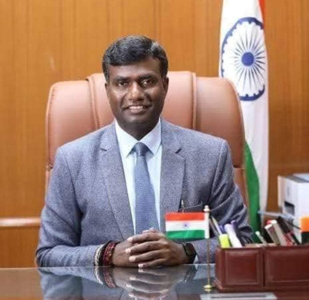 रांची में जिला प्रशासन की बैठक, निजी स्कूलों की फीस नियंत्रण और नए नियम लागू करने पर चर्चा करते अधिकारी