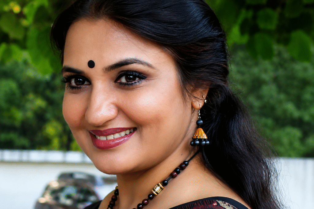 30 साल बाद अभिनेत्री सुकन्या को मिली बड़ी कानूनी जीत, मानहानि मामले में सन टीवी पर 10 लाख रुपये का जुर्माना अभिनेत्री सुकन्या की मुस्कुराती हुई तस्वीर।